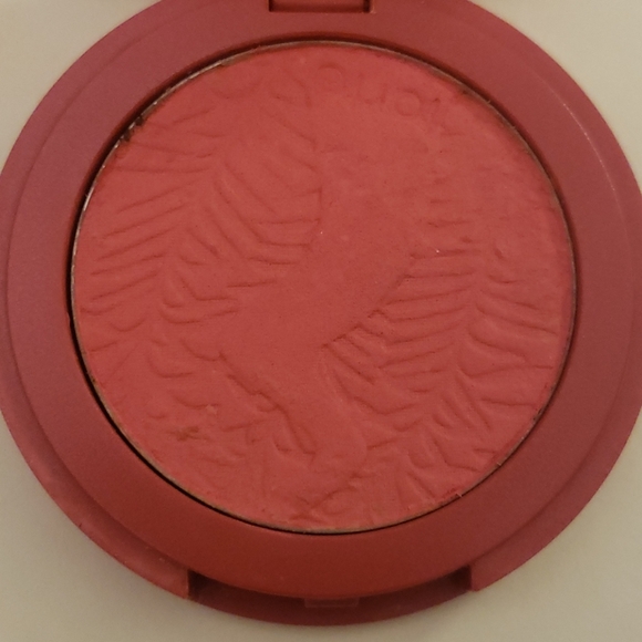 Blush - Picture 4 of 5